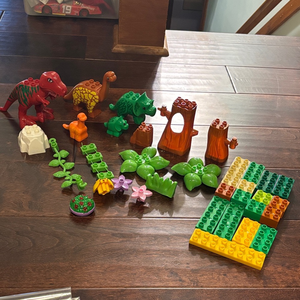 Dinosaur Adventure Building Block Playset - Green/Red/Brown